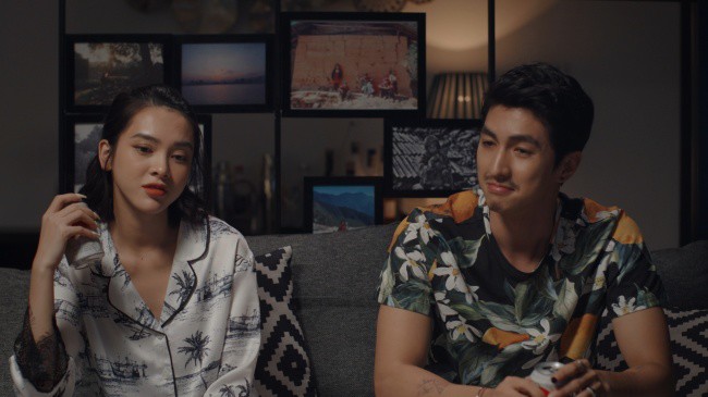 Tạo hình lạ lẫm của Bình An trong phim Đừng Làm Mẹ Cáu.