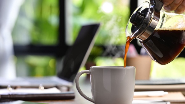 5 thói quen uống cà phê được yêu thích khiến bạn chưa già đã nhăn nheo, trí nhớ kém - 2