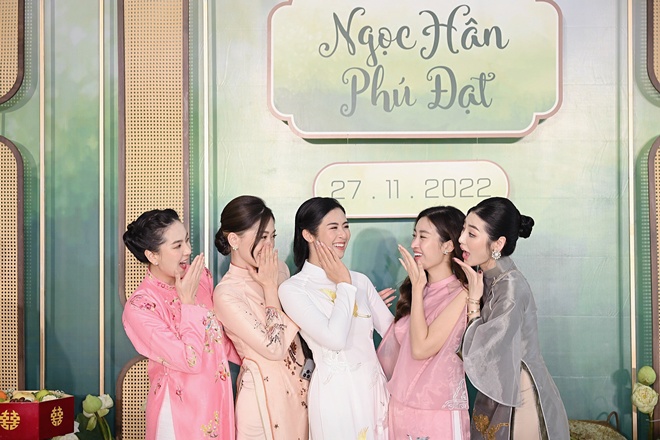 Nhiều Hoa hậu, Á hậu tới dự đám hỏi Ngọc Hân như Á hậu Dương Tú Anh, Hoa hậu Đỗ Mỹ Linh, Á hậu Phương Nga...