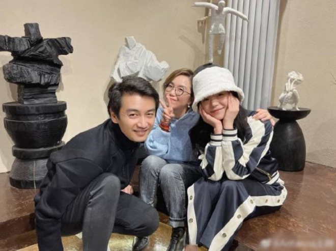 Đây là lần đầu họ khoe ảnh chụp chung sau khi dính tin không hay.