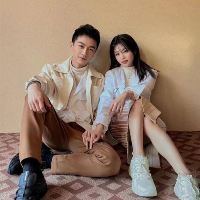 Sau khi kết hôn, cặp đôi Thần điêu đại hiệp dính khá nhiều tin đồn nhưng giờ họ vẫn bên nhau.