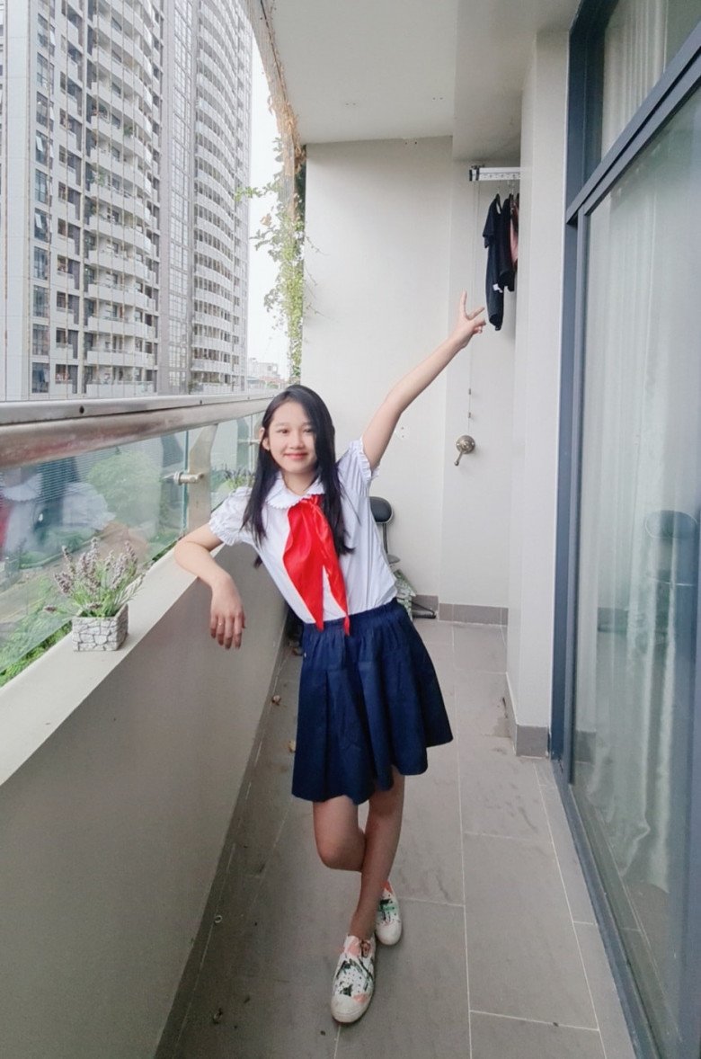 Con gái của amp;#34;ông bầu chân dàiamp;#34; với vợ hotgirl mới 11 tuổi cao 1m6, đẹp không kém mẹ - 6