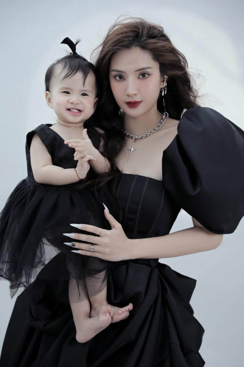 Chào đời bị bố từ chối, con gái nam ca sĩ Jack vẫn lớn lên thông minh, ngoại hình giống hệt bố - 12