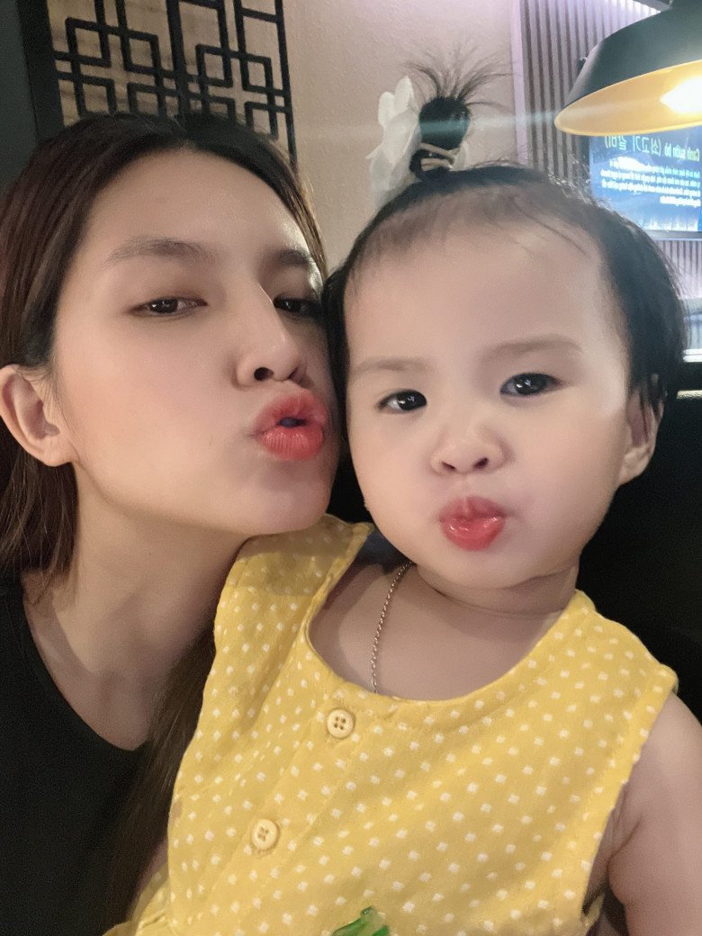 Thiên An luôn có mặt bên con để cùng con lớn lên, đồng thời luôn nỗ lực để mang đến cho con những gì tốt nhất mà cô có thể.