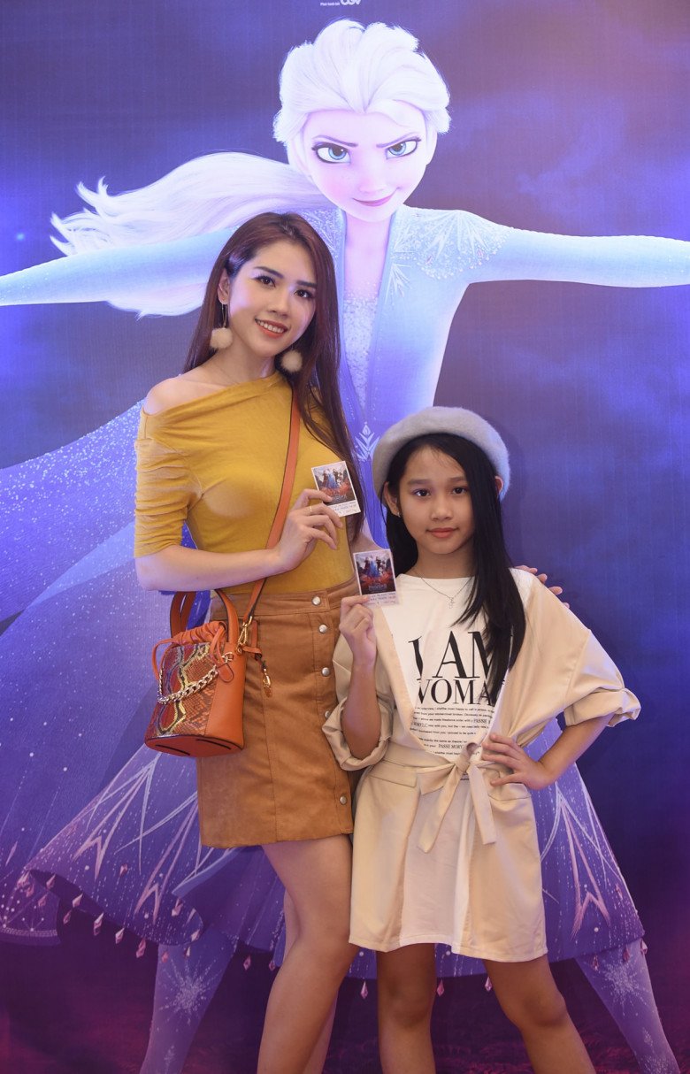 Con gái của amp;#34;ông bầu chân dàiamp;#34; với vợ hotgirl mới 11 tuổi cao 1m6, đẹp không kém mẹ - 5