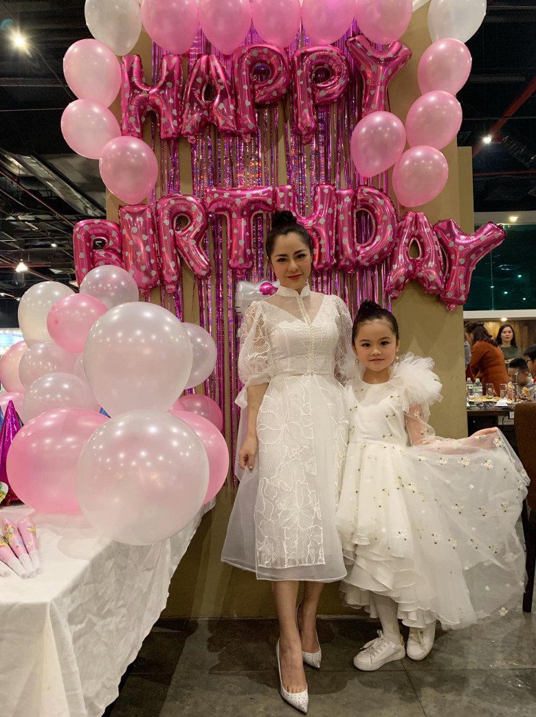 MC Bạch Lan Phương trải lòng chuyện mẹ đơn thân yêu trai tân: Con tôi đã có bố, khi yêu Huỳnh Anh tôi không tìm thêm bố cho con - 4