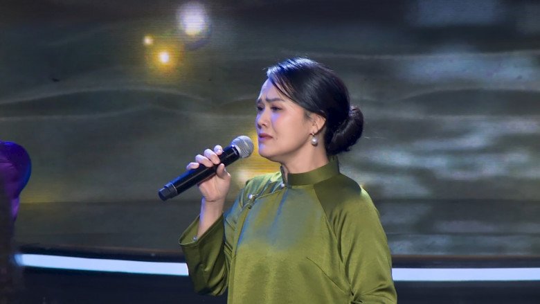 Thí sinh Thái Chi làm nhiều khán giả xúc động khi thể hiện nỗi lòng người vợ.