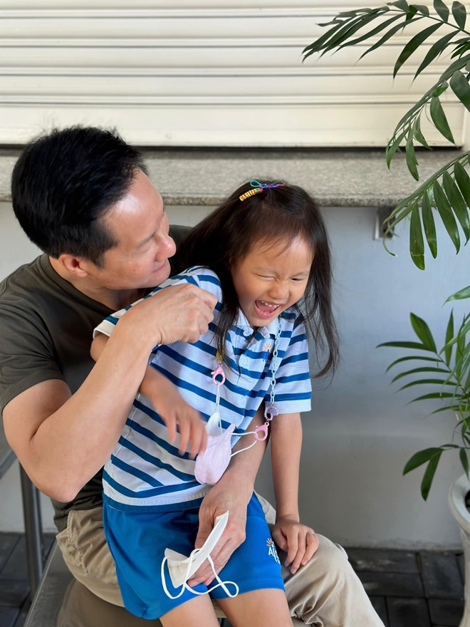 Đáng chú ý, đa số cho rằng cô bé giống doanh nhân Đức An như đúc.