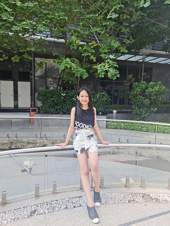 Con gái của amp;#34;ông bầu chân dàiamp;#34; với vợ hotgirl mới 11 tuổi cao 1m6, đẹp không kém mẹ - 7