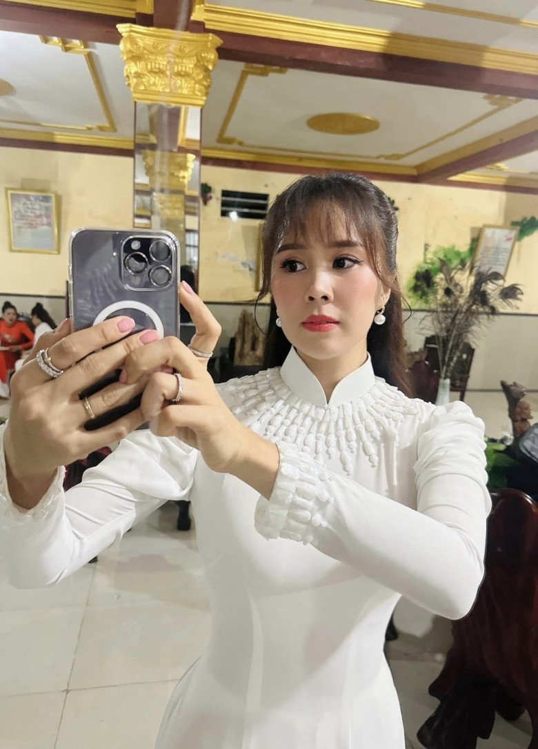 Khi Lê Phương khoe chiếc ảnh chưa qua chỉnh sửa, khó ai tin được đây là vóc dáng của một bà mẹ 2 con ở độ tuổi U40. Số đo 3 vòng của cô ắt hẳn cũng chẳng thua bất kỳ người đẹp nào.