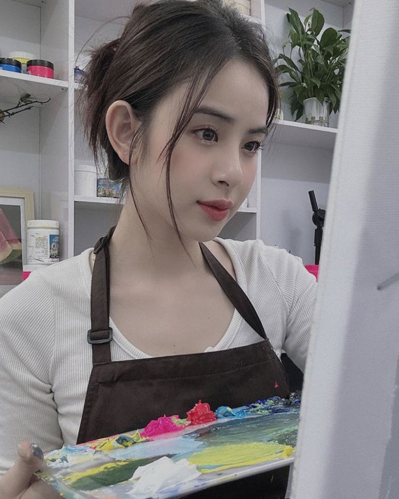 Cận cảnh vẻ đẹp xinh tươi và nổi bật của mỹ nhân đình đám mạng xã hội những ngày qua. 