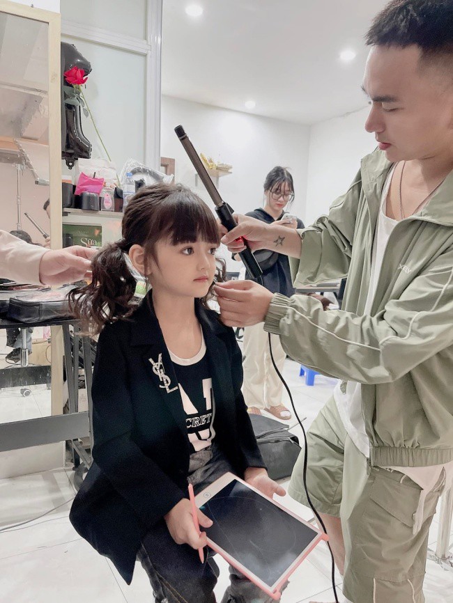 amp;#34;Con gái thiên thầnamp;#34; tìm chồng giàu cho Quỳnh Kool: Kiếm hàng chục triệu/tháng, giống Thu Quỳnh như đúc - 20