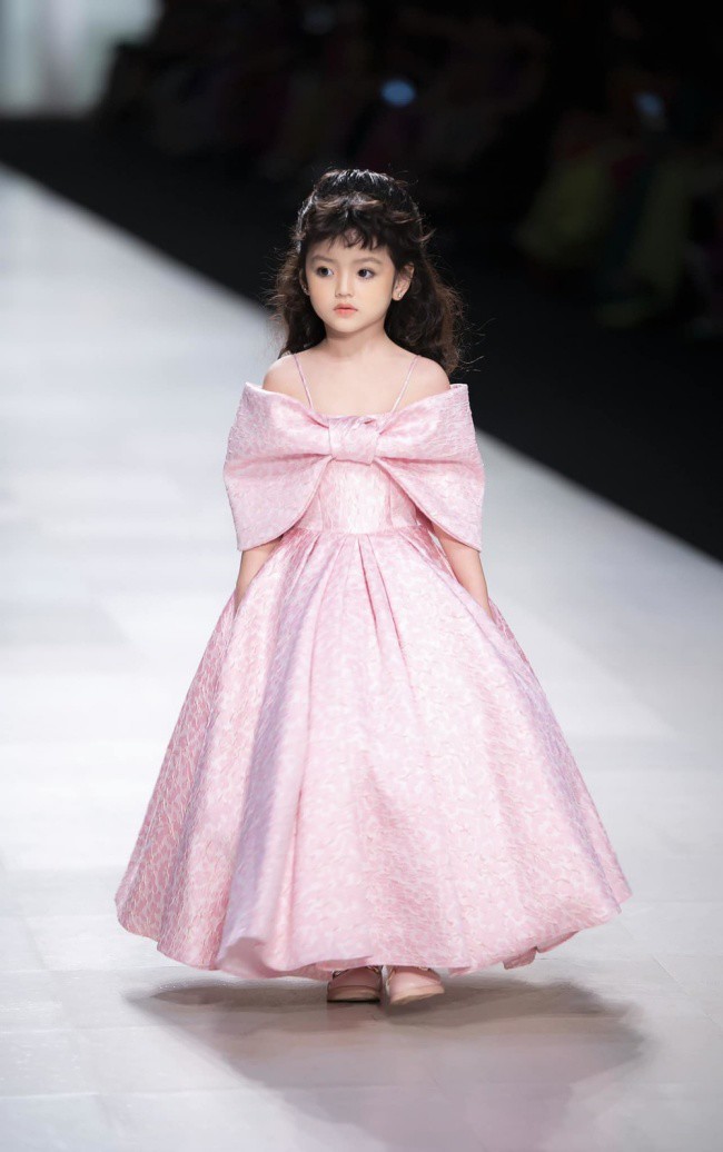 amp;#34;Con gái thiên thầnamp;#34; tìm chồng giàu cho Quỳnh Kool: Kiếm hàng chục triệu/tháng, giống Thu Quỳnh như đúc - 18