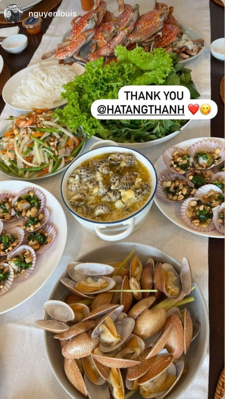 Ngay lập tức, con trai gia tộc nghìn tỷ đã có động thái ngọt ngào khi cám ơn vợ yêu của mình trên mạng xã hội kèm theo biểu tượng trái tim ngọt ngào và khuôn mặt thèm thuồng.