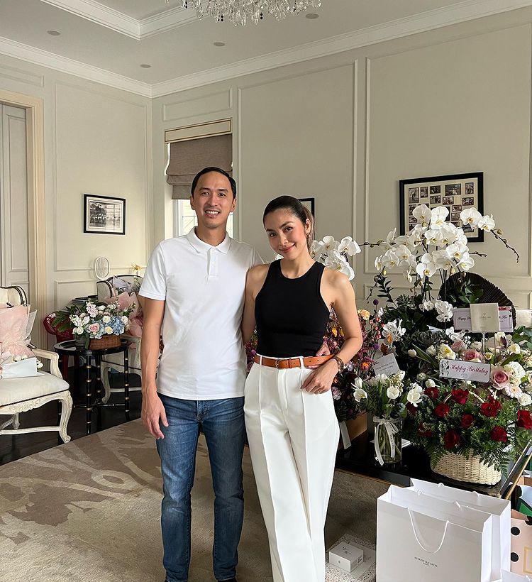 Có thể nói, nhờ tài nấu ăn ngon, luôn biết làm mới bữa ăn gia đình mà Hà Tăng khiến ông xã Louis Nguyễn thêm mê mệt.