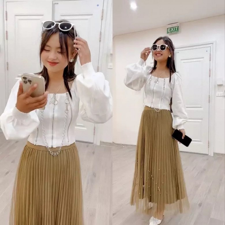 Trong những video ngày thường, có thể thấy Phúng Phính thích phong cách nhẹ nhàng, nữ tính. Cô bé bán hoa đèo Thẩm Mã thường ưa chuộng những mẫu chân váy dài thướt tha, phối cùng áo kiểu bánh bèo, tiểu thư và giày bệt. 