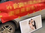 Tin tức - Chi 1,7 tỷ để cưới vợ nhưng ly hôn sau 33 ngày, người đàn ông căng băng rôn trước cửa nhà vợ cũ để đòi tiền