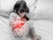 Sức khỏe - Con gái 6 tuổi đau vùng kín, mẹ tưởng bị xâm hại, đi khám phát hiện thủ phạm dễ lây cho nhiều người