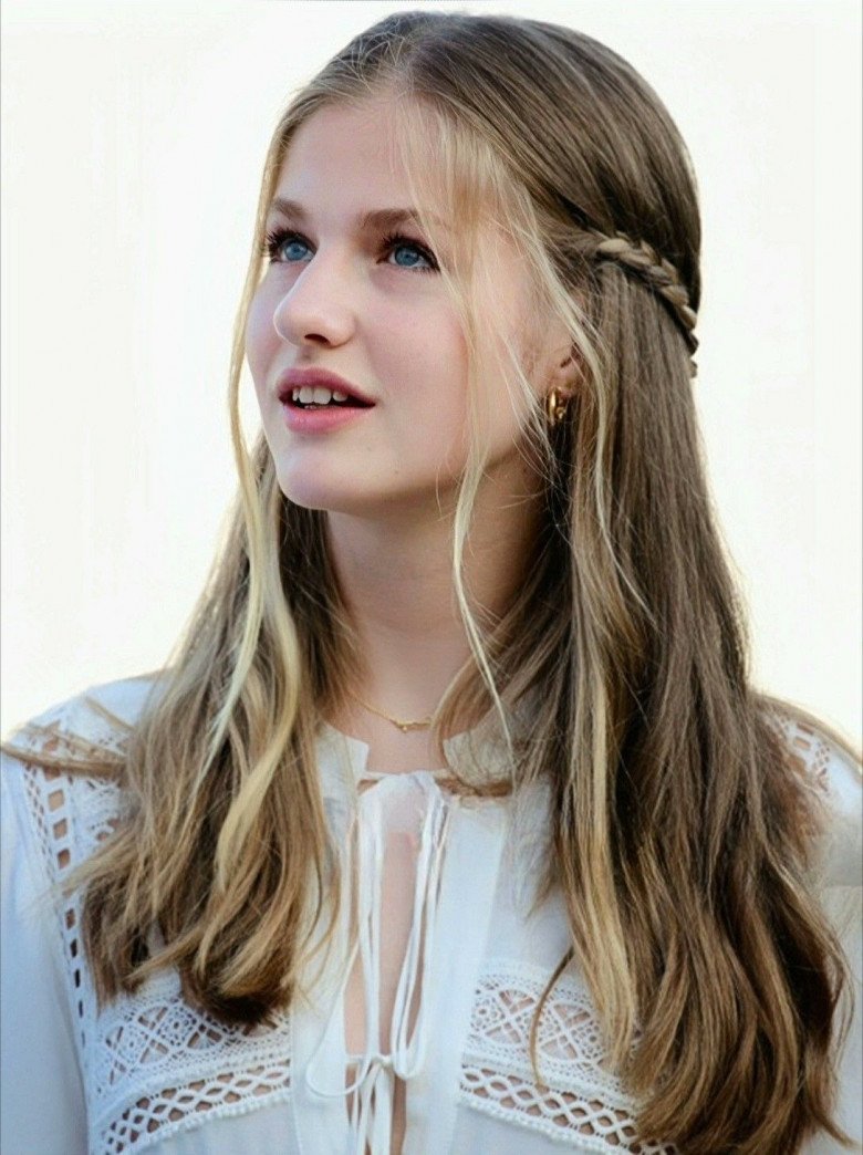 View - Con gái vua Tây Ban Nha chào đời nổi danh công chúa đẹp nhất châu Âu, 17 năm sau càng ngỡ ngàng hơn