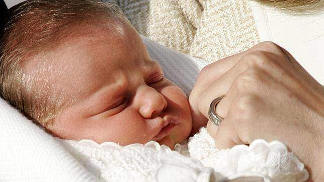 View - Con gái vua Tây Ban Nha chào đời nổi danh công chúa đẹp nhất châu Âu, 17 năm sau càng ngỡ ngàng hơn