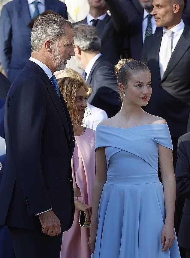 View - Con gái vua Tây Ban Nha chào đời nổi danh công chúa đẹp nhất châu Âu, 17 năm sau càng ngỡ ngàng hơn