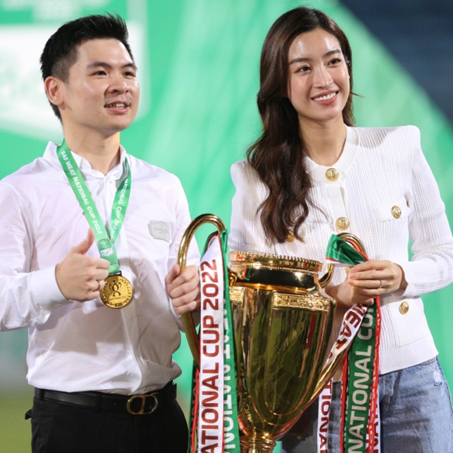 Đỗ Vinh Quang cho biết ngoài áp lực là con trai Bầu Hiển, anh còn áp lực khi là chồng Hoa hậu Đỗ Mỹ Linh.