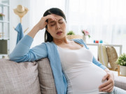 Con dâu bầu 8 tháng mẹ chồng bắt nấu 3 bàn tiệc, nhìn thứ trong mâm cơm tất cả tái mét