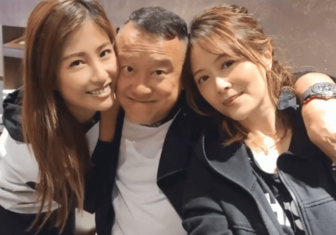 Tăng Chí Vỹ áp má cùng hai nữ diễn viên Diêu Lạc Di và Châu Gia Úy.