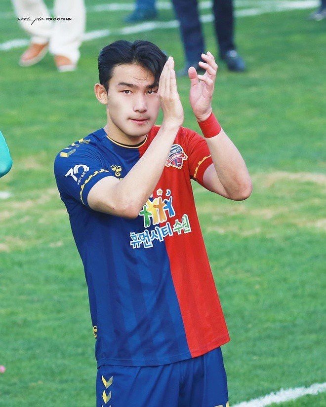 Jo Yu Min sở hữu vẻ ngoài điển trai. 