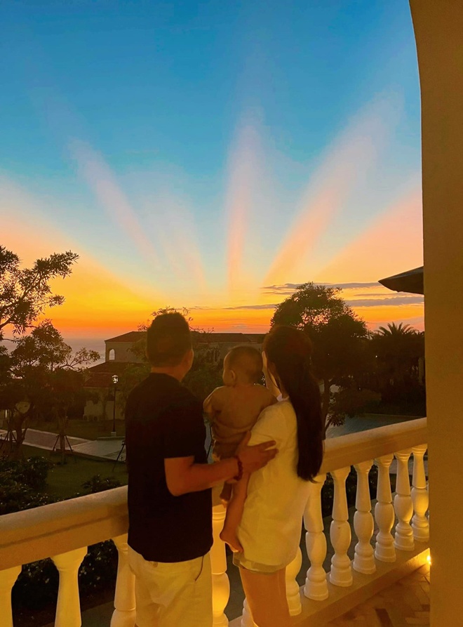 Sao Việt 24h: Con gái lớn của Phạm Quỳnh Anh và Quang Huy trổ mã cao to, cưng chiều em gái chung nửa dòng máu - 12