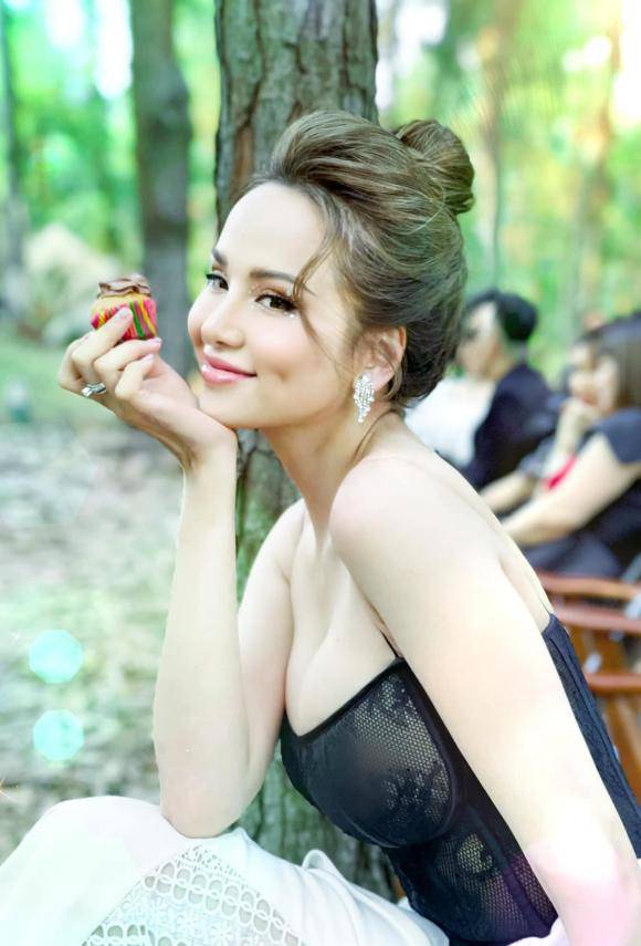 Sao Việt 24h: Con gái lớn của Phạm Quỳnh Anh và Quang Huy trổ mã cao to, cưng chiều em gái chung nửa dòng máu - 9