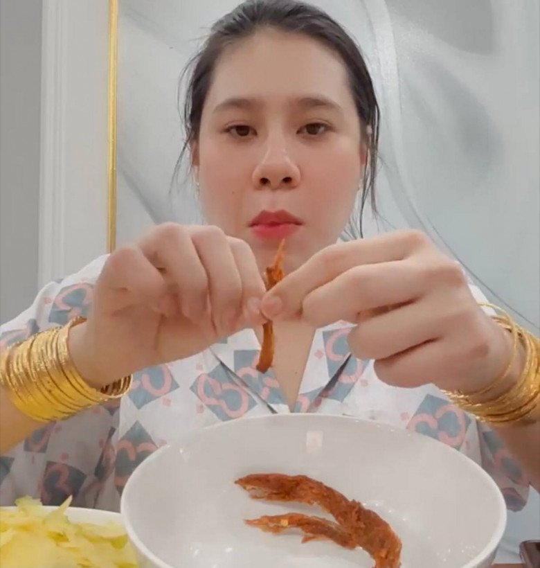 Cô tăng sương sương hơn 30kg. 