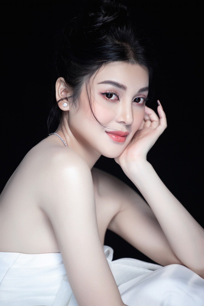 Thân thế amp;#34;chính thấtamp;#34; ngã sảy thai vì chồng ngoại tình ở Mẹ Rơm: Lọt top cao khi thi Hoa hậu, ở nhà 50 tỷ - 15