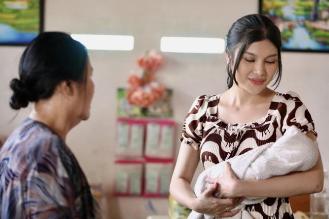 Thân thế amp;#34;chính thấtamp;#34; ngã sảy thai vì chồng ngoại tình ở Mẹ Rơm: Lọt top cao khi thi Hoa hậu, ở nhà 50 tỷ - 3