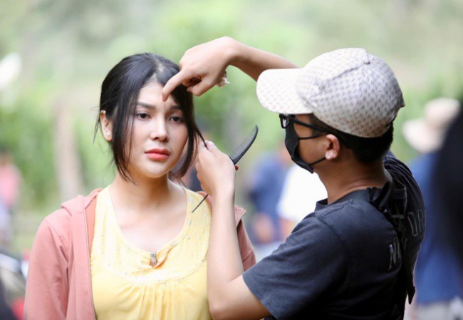 Thân thế amp;#34;chính thấtamp;#34; ngã sảy thai vì chồng ngoại tình ở Mẹ Rơm: Lọt top cao khi thi Hoa hậu, ở nhà 50 tỷ - 2