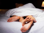 Sức khỏe - Giải mã nguyên nhân hai người đang làm "chuyện ấy" bỗng dính chặt vào nhau không dứt ra được