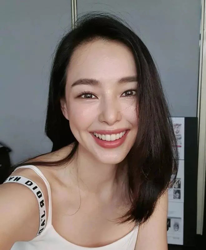 Honey Lee vừa sinh con được gần 6 tháng. 
