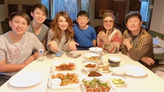 Trizzie Phương Trinh và gia đình chồng cũ vẫn có mối quan hệ thân thiết, gắn bó như ruột thịt.