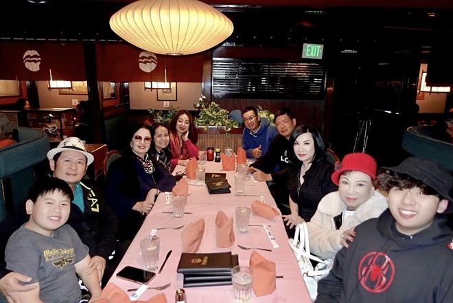 Trizzie Phương Trinh khẳng định không ly hôn với gia đình chồng cũ dù đã chia tay Bằng Kiều gần 10 năm.
