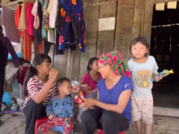 Gia đình đông con nhất nhì Hà Giang đến nỗi bố mẹ nhầm đứa này với đứa khác, con trai út được bác sĩ đặt tên đầy ý nghĩa