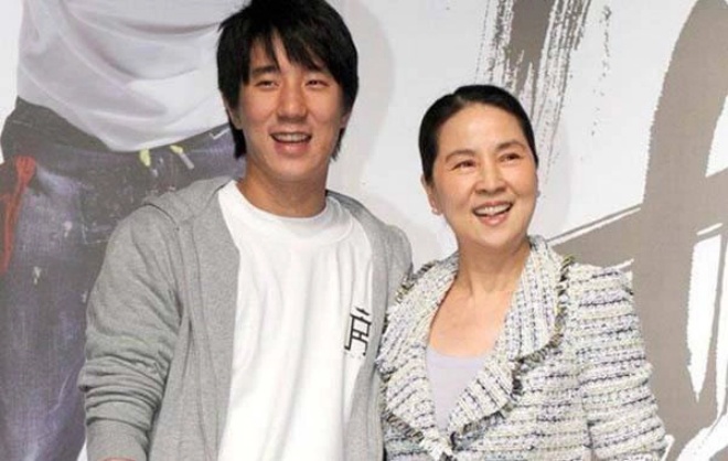 Lâm Phụng Kiều chính là người phụ nữ hậu phương vững chắc cho Thành Long.