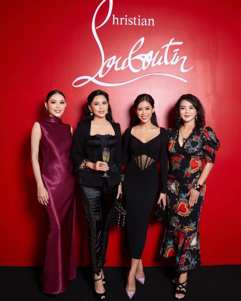 Tuy chiều cao không quá trội bật nhưng với sự tự tin, thần thái của con gái Vua hàng hiệu Việt khiến người hâm mộ thời trang quê nhà phải nở mày nở mặt.