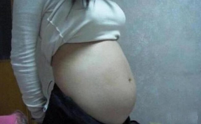 Thai phụ tuổi vị thành niên đối mặt với rất nhiều tai biến sản khoa, nguy cơ ảnh hưởng sức khỏe, tính mạng của mẹ và bé trong suốt thai kỳ, trong cuộc vượt cạn. (Ảnh minh họa)