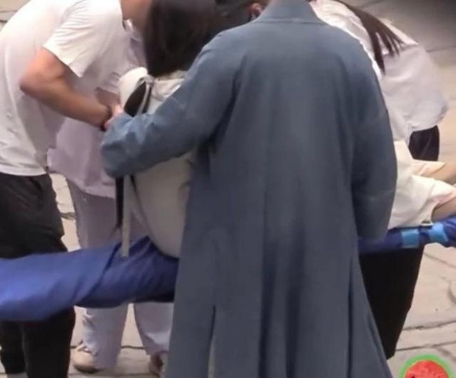 Trước đây, ông không cần nhờ nhân viên vì sức khỏe còn tốt.