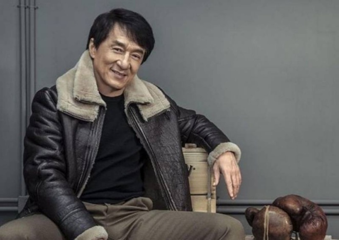 Ở tuổi 70, ông vẫn miệt mài đóng phim võ thuật dù có chấn thương.