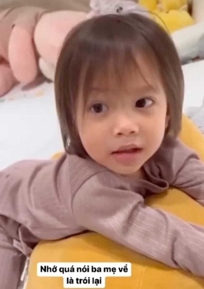 Lisa khẳng định sẽ trói bố mẹ lại không cho đi đâu hết khiến dân mạng bất ngờ.