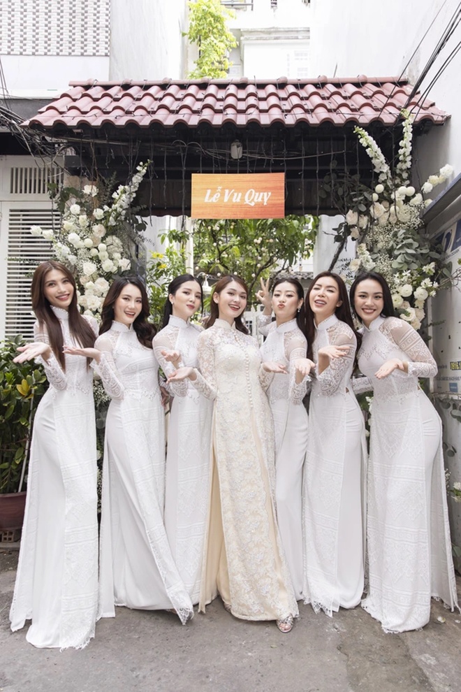 Hoa hậu Khánh Vân, ca sĩ Hoàng Mỹ An, Hoa hậu Minh Tú, Á hậu Thủy Tiên... đọ sắc cùng cô dâu.