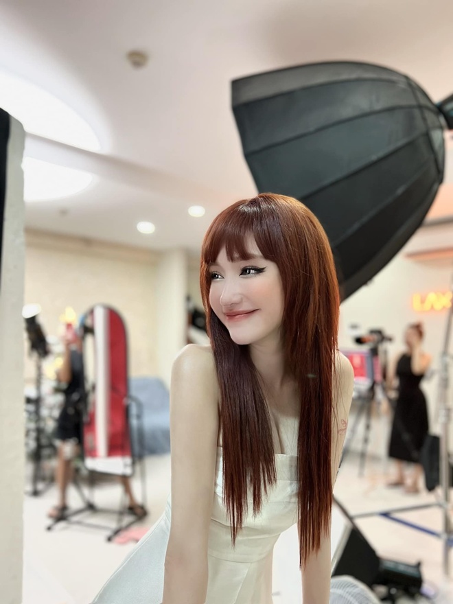 Elly Trần suy sụp khi biết chồng cặp kè với nhân viên đã có một đời chồng và có con.