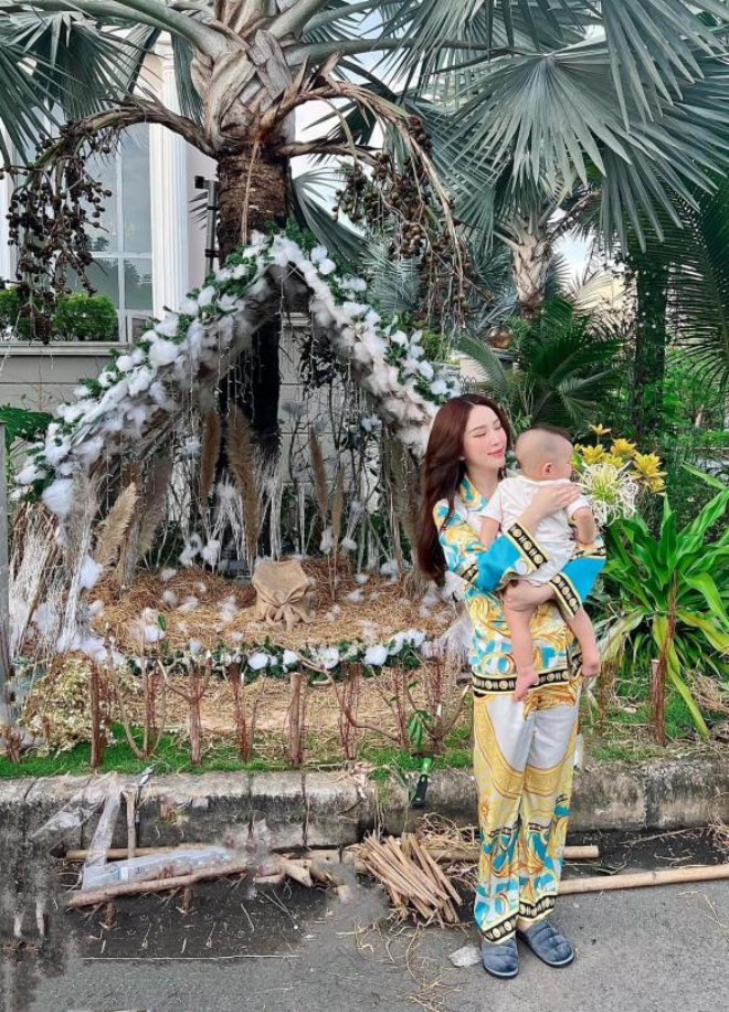 Mỹ nhân Việt hào hứng trang trí Noel sớm: Hà Tăng không bằng vợ đại gia gốc Hà Tĩnh này - 1