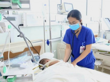 Bé 2 tuổi Phú Thọ bị biến chứng viêm não, liệt mềm toàn thân nguy kịch sau khi nhiễm Adenovirus